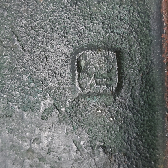 Vintage Large Cast Iron Ashtray Heavy 4-Lbs. - Picture 8 of 9